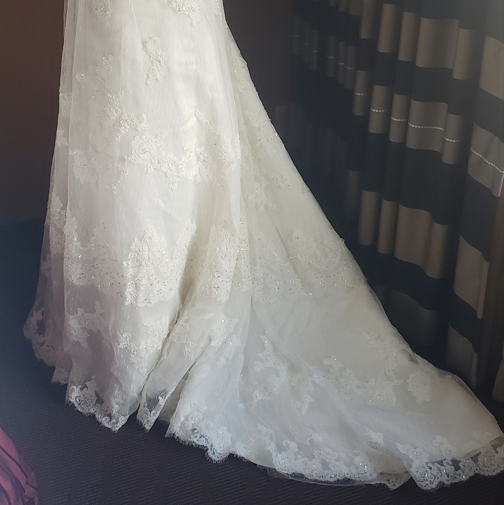 Casablanca A-Line Chantalily Lace Scallop Crystal Beaded Bridal Dress Style 1900 - Picture 3 of 16